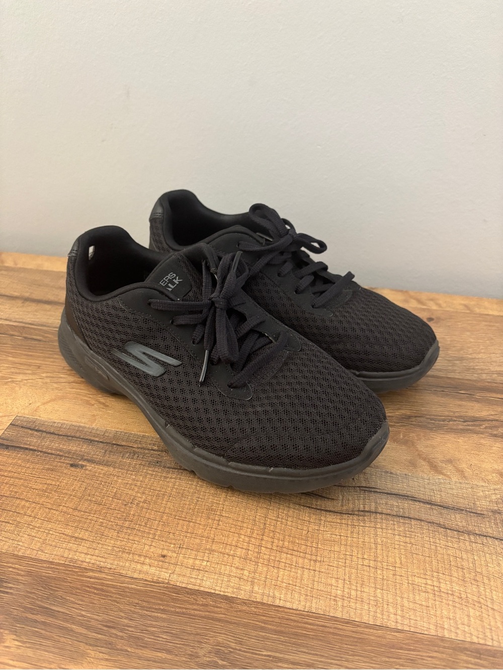 Skechers Go Walk Black Lace-Up Sneaker Shoes Black Women’s